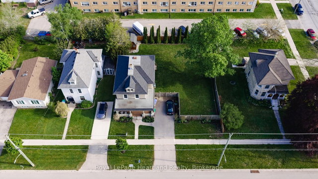 14 Elgin Avenue E