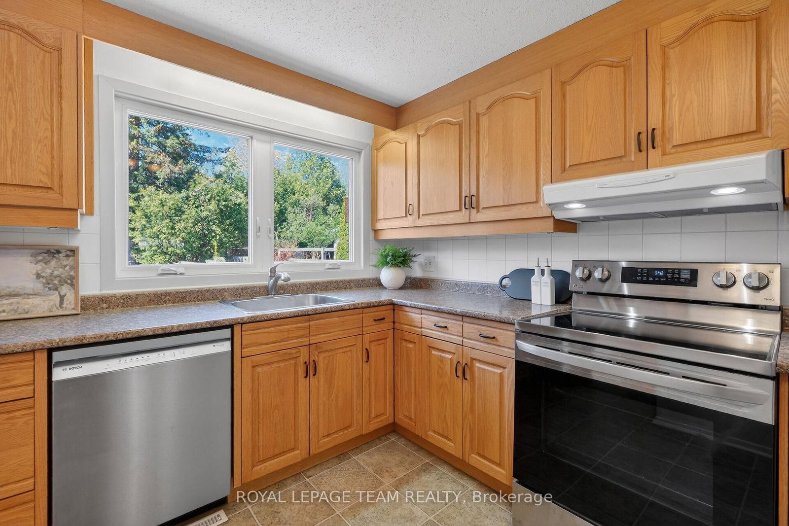 21 Lindhurst Crescent • Ottawa, ON photo 16