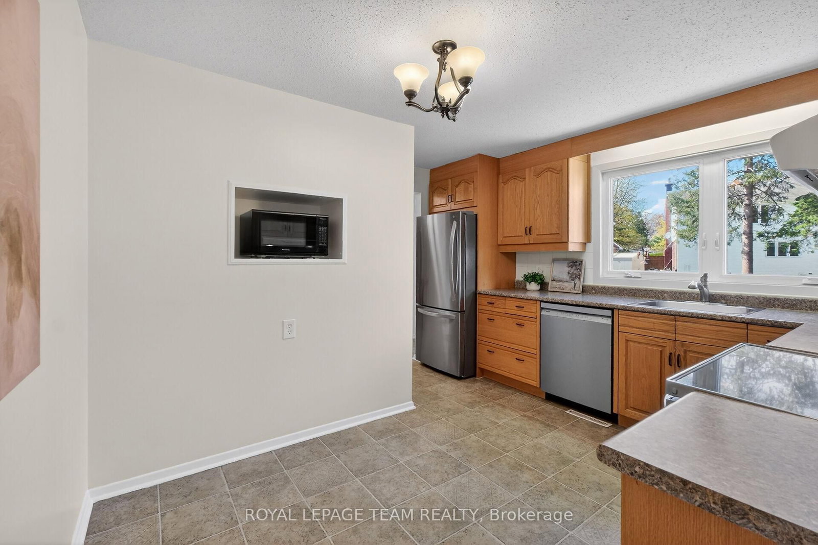 21 Lindhurst Crescent • Ottawa, ON photo 18