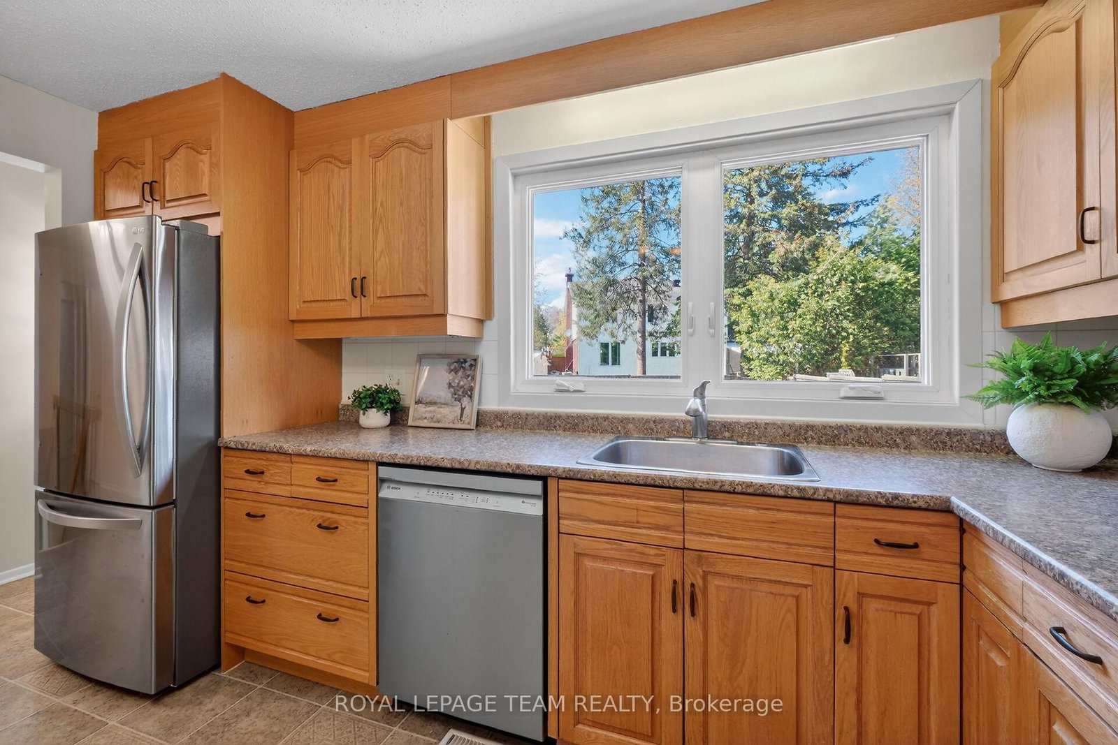 21 Lindhurst Crescent • Ottawa, ON photo 19