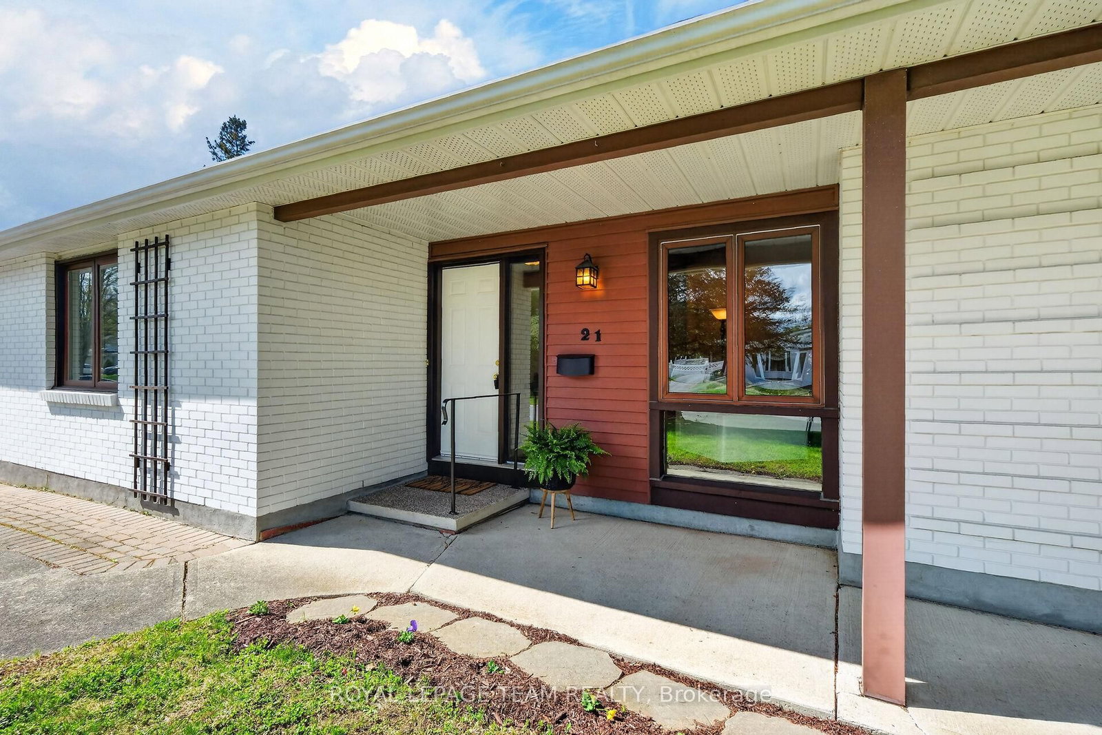 21 Lindhurst Crescent • Ottawa, ON photo 3