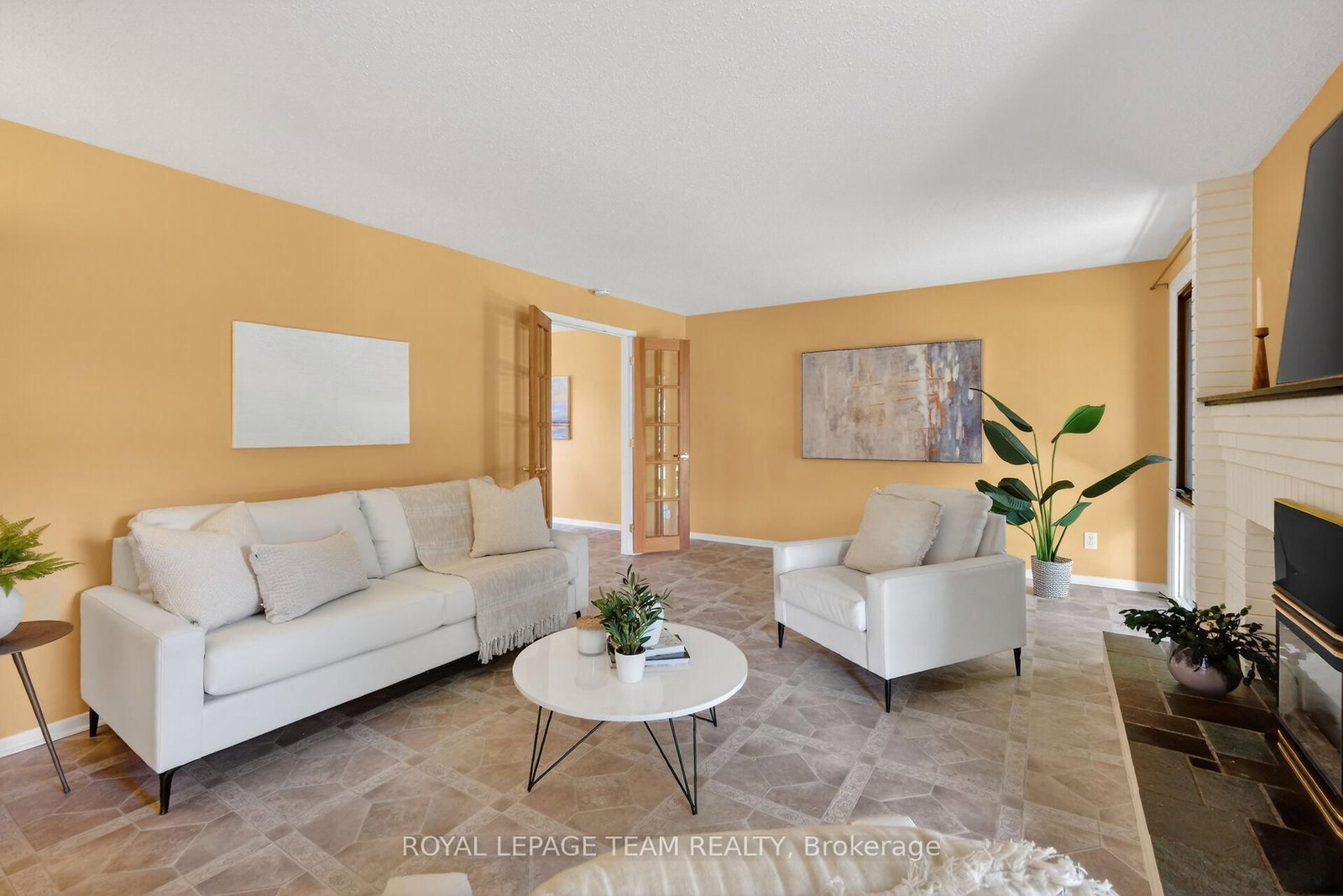 21 Lindhurst Crescent • Ottawa, ON photo 9