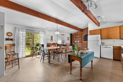 785 Boundary Road — more photos