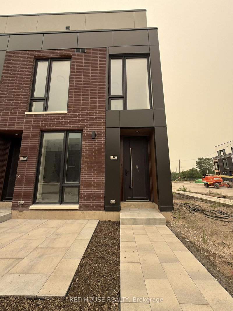 home for lease on 177 Everett Common