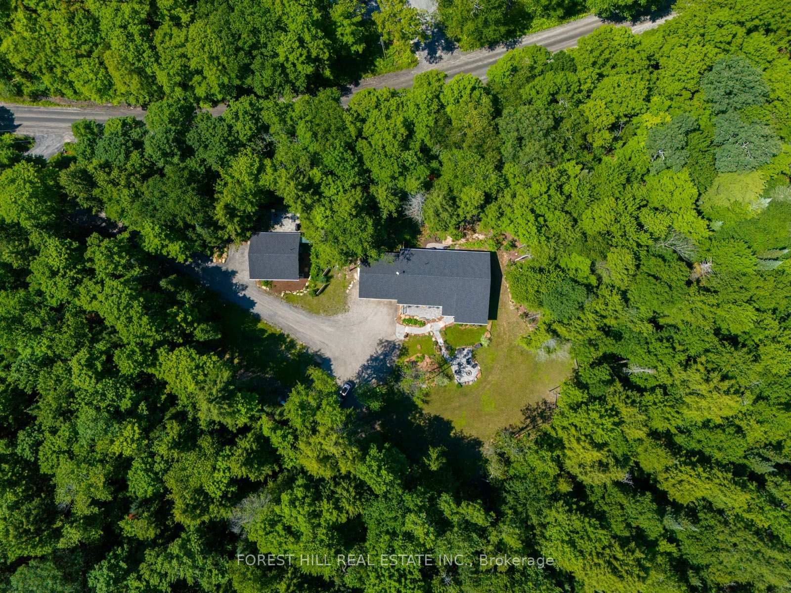315 North Fox Lake Road • Huntsville, ON photo 3