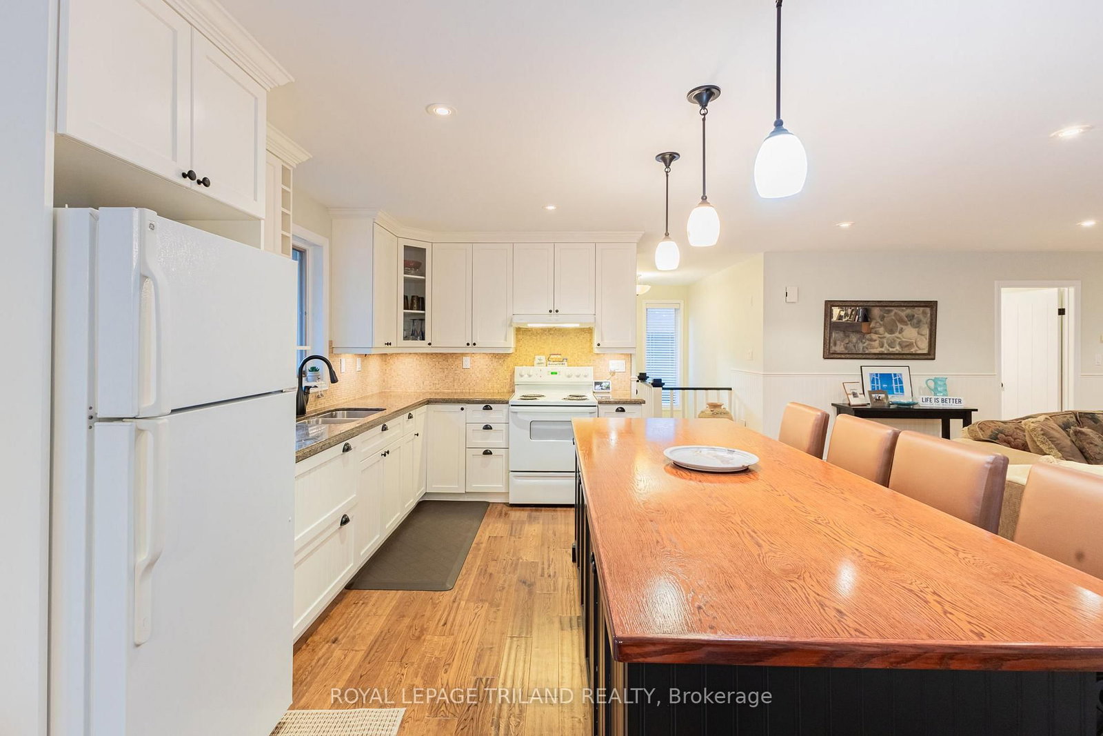 33 Forest Avenue • South Huron, ON photo 17