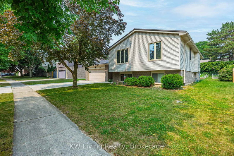 708 VILLAGE GREEN Avenue