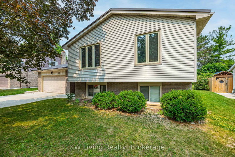 708 VILLAGE GREEN Avenue