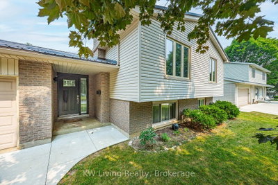 708 VILLAGE GREEN Avenue • London South, ON photo 7