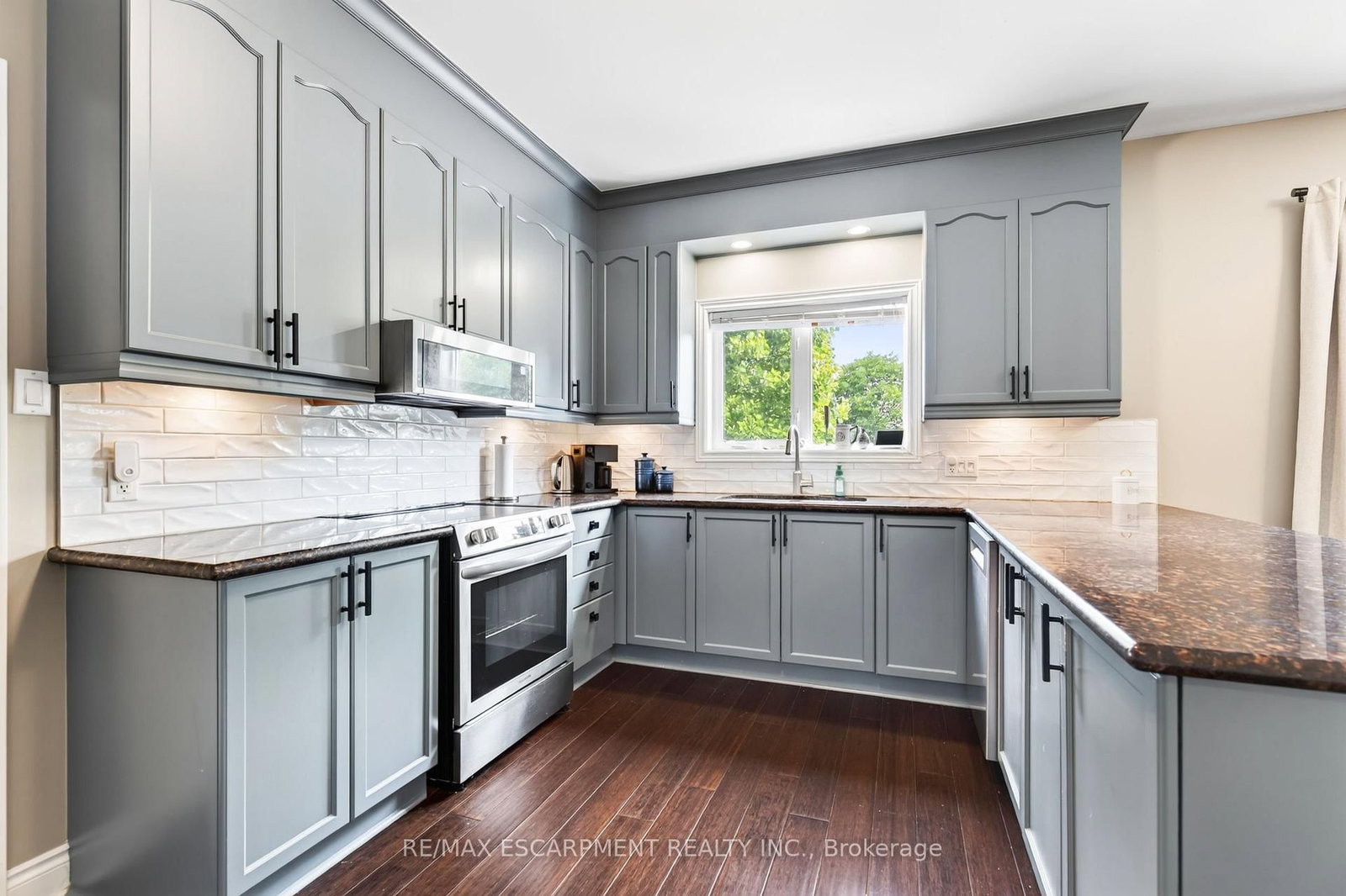 16 Watercliff Place • Hamilton, ON photo 14