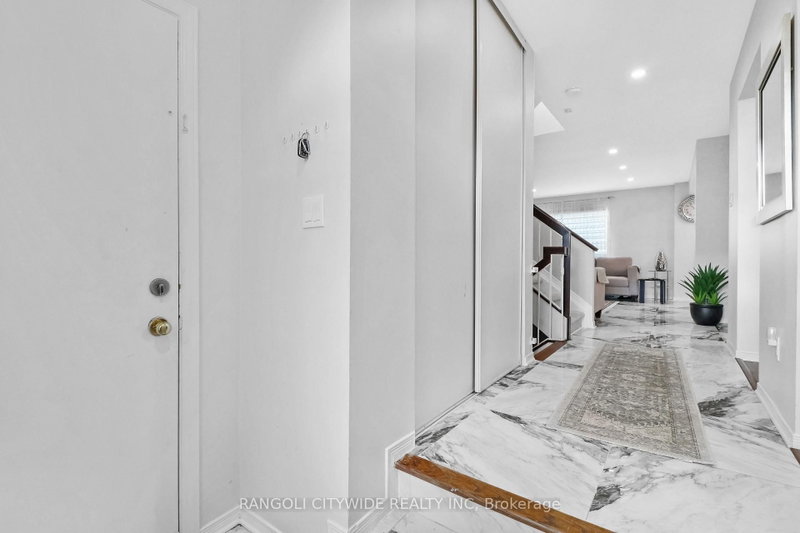 5962 Pineglade Crescent