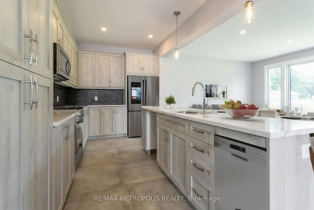 8 - 297 Whiting Street