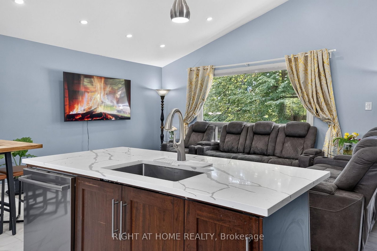 1385 Chartrand Avenue • Orleans, ON photo 11