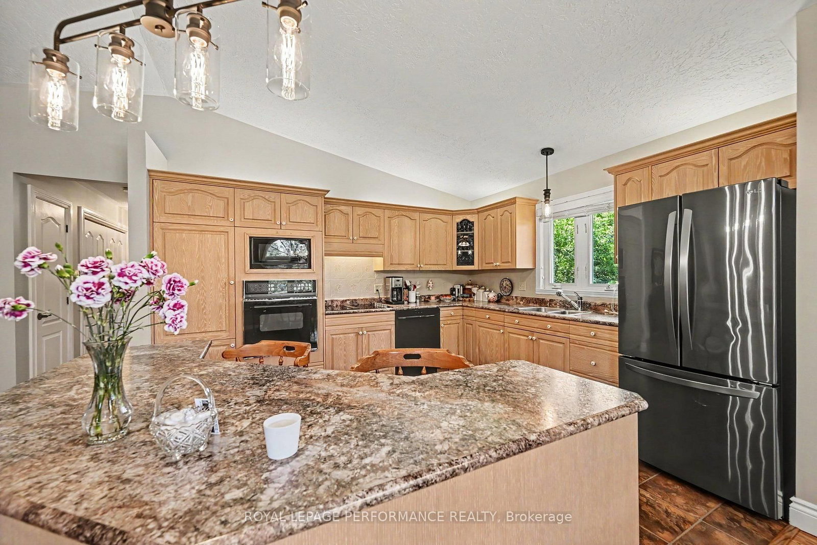 1401 Holy Cross Boulevard • Cornwall, ON photo 12