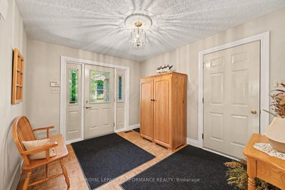 1401 Holy Cross Boulevard • Cornwall, ON photo 3