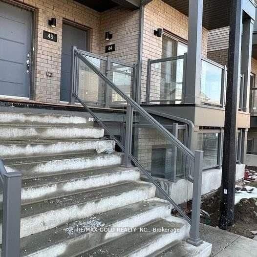 44 - 205 West Oak Trail