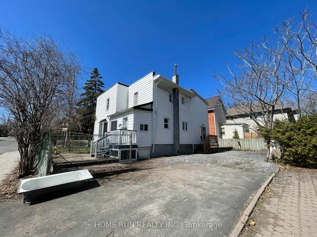 121 Concord Street E