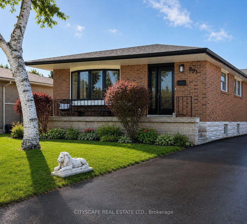 home for lease on 891 Curtis Crescent