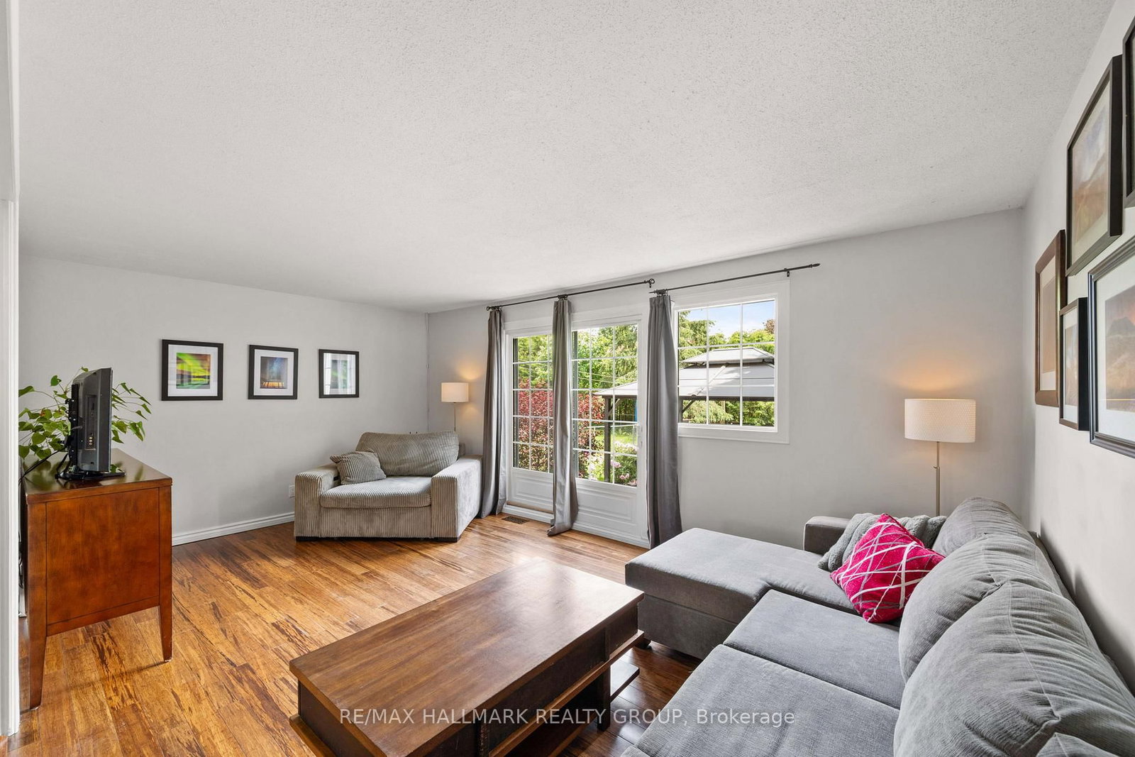 1791 Lamoureux Drive • Ottawa, ON photo 13