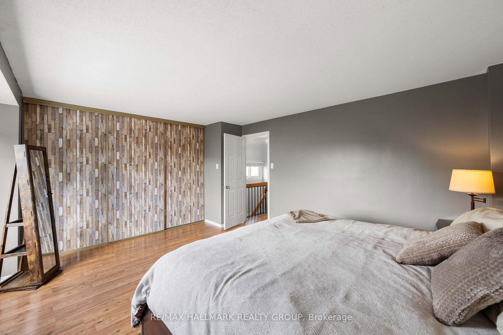 1791 Lamoureux Drive • Ottawa, ON photo 18