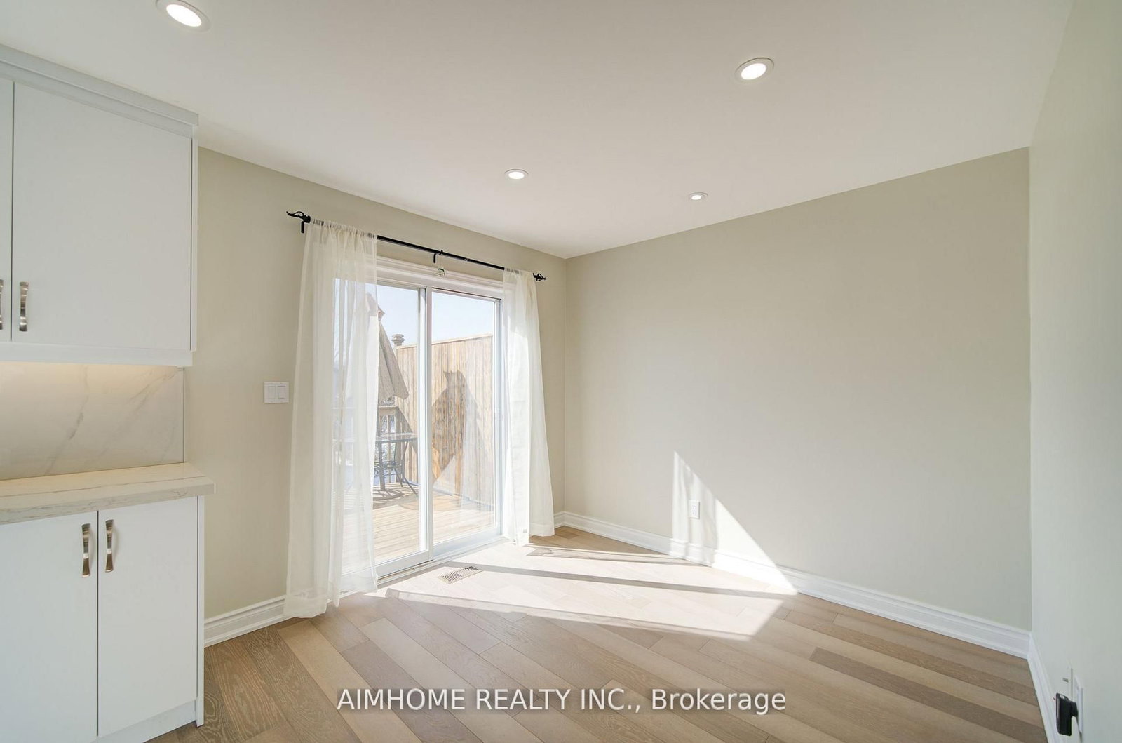 36 Grand River Avenue • Brantford, ON photo 16