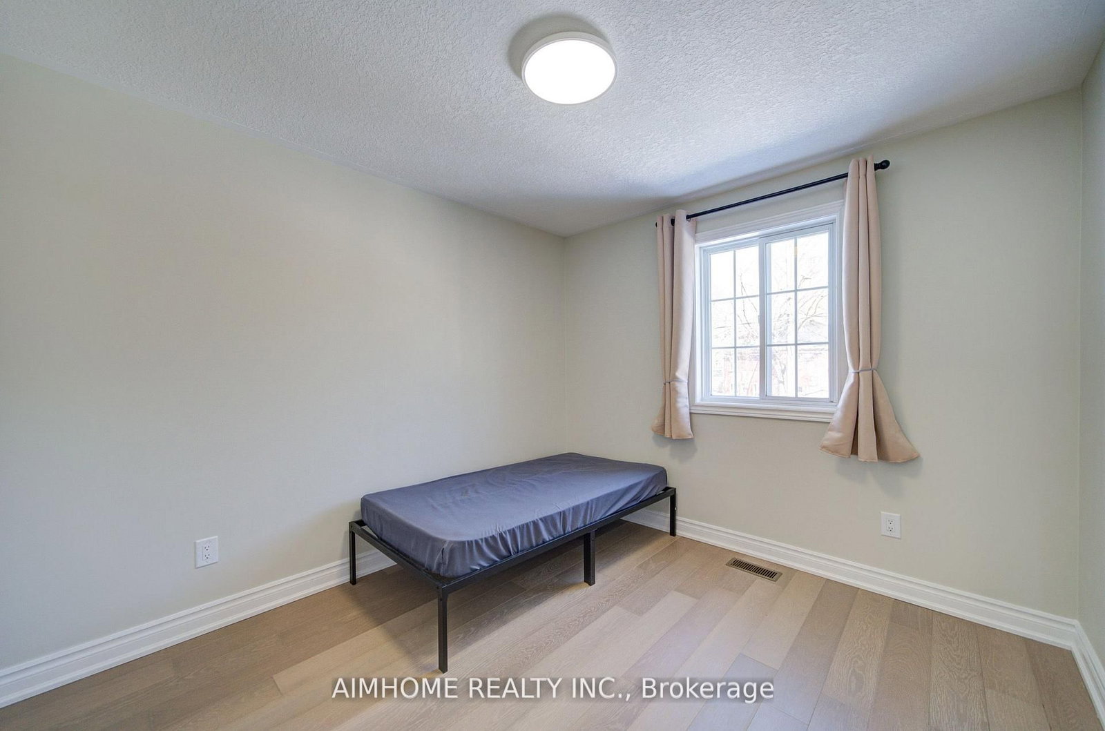 36 Grand River Avenue • Brantford, ON photo 34
