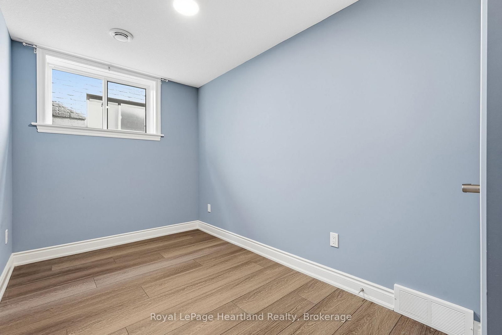 10 S Minto Street • Minto, ON photo 34