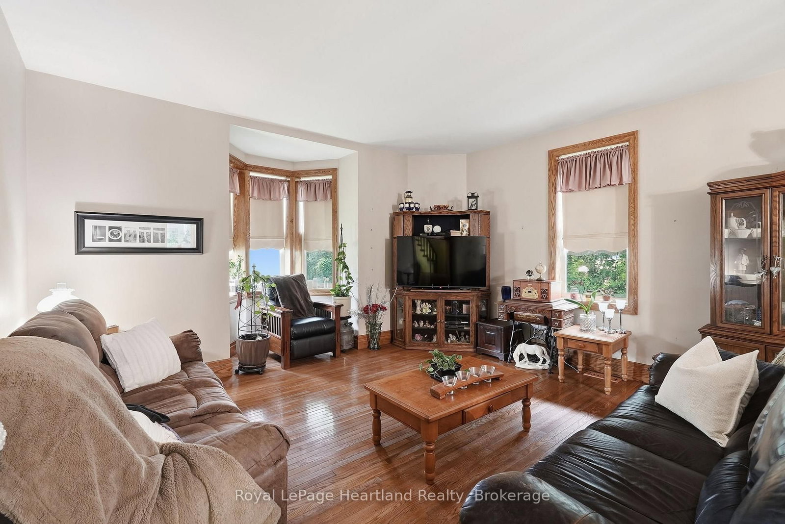 2037 Harriston Road • Howick, ON photo 10