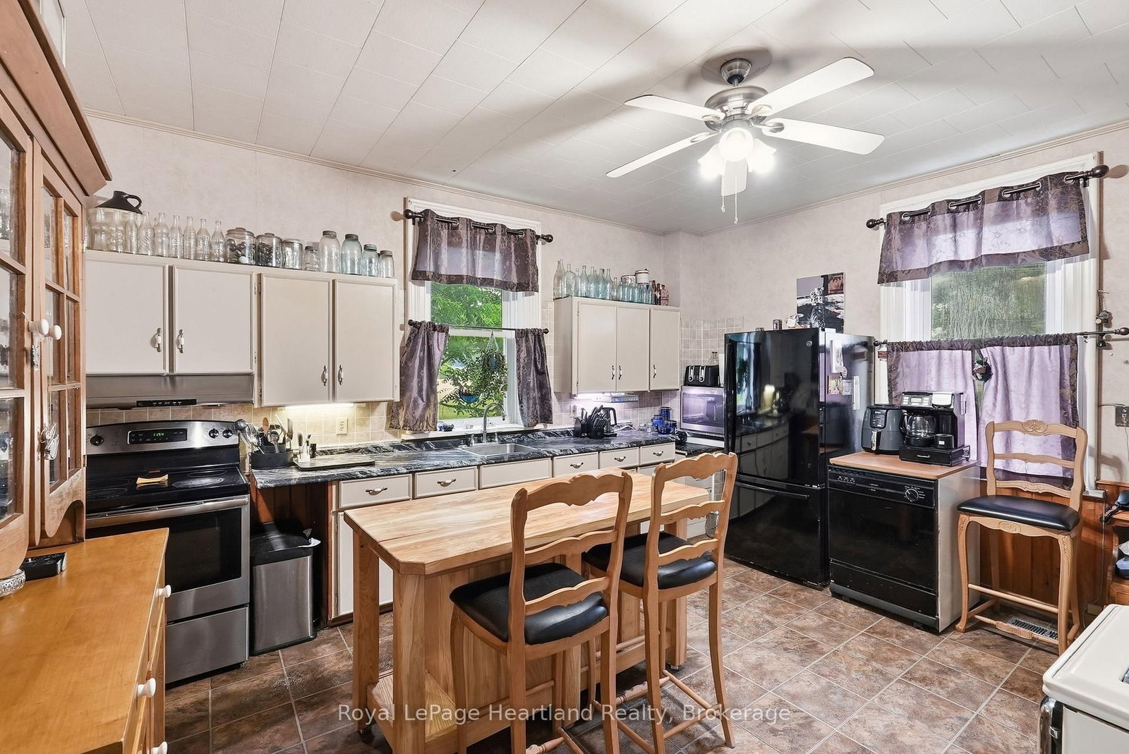 2037 Harriston Road • Howick, ON photo 17