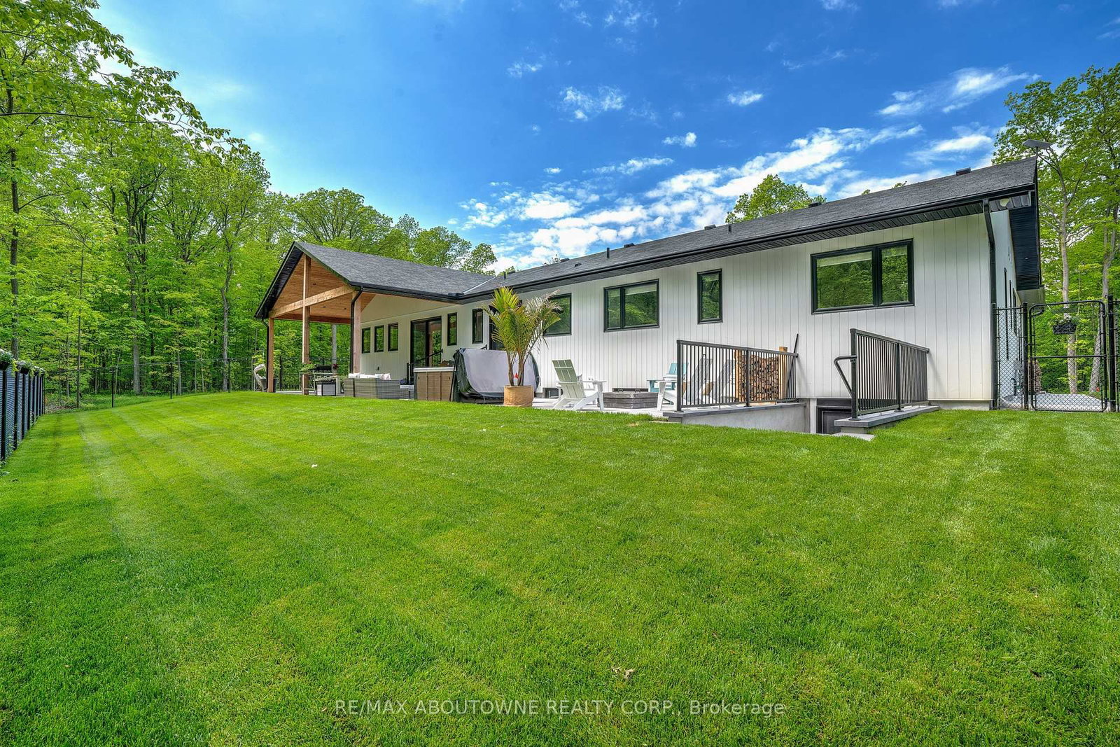 295 Allen Road • Grimsby, ON photo 27