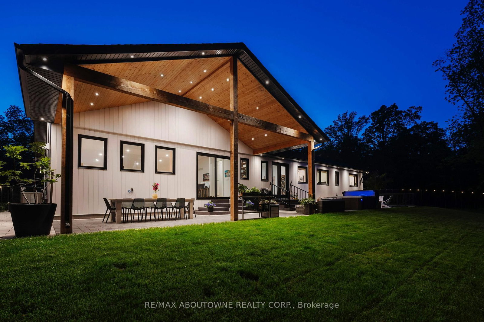 295 Allen Road • Grimsby, ON photo 31