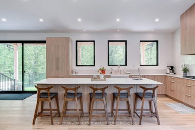 295 Allen Road • Grimsby, ON photo 6