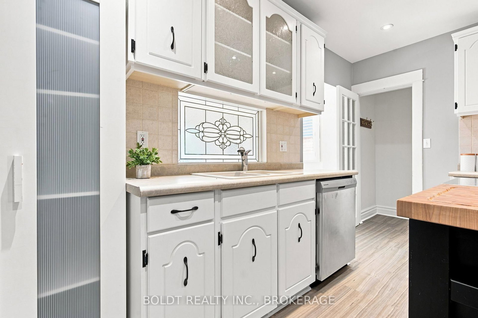 42 Thomas Street • St. Catharines, ON photo 18