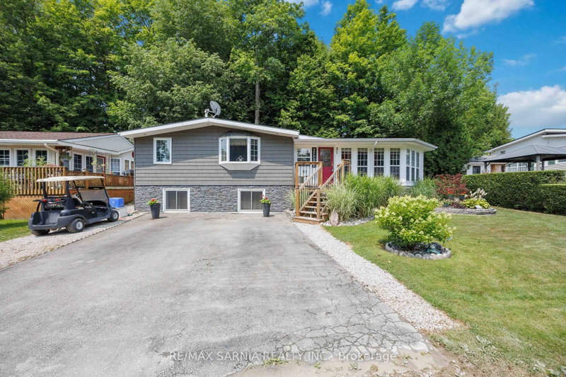 home for sale on A91-4895 Lakeshore Road