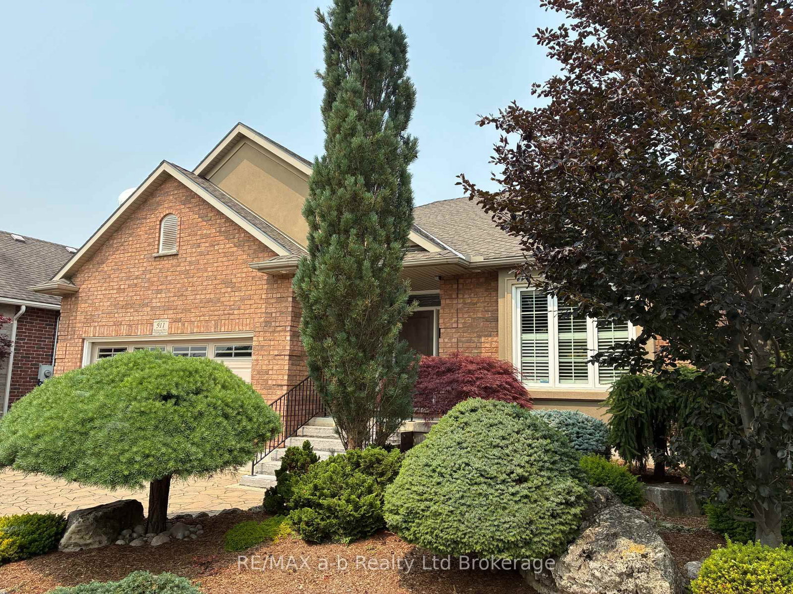 911 Ridgewood Drive • Woodstock, ON photo 1