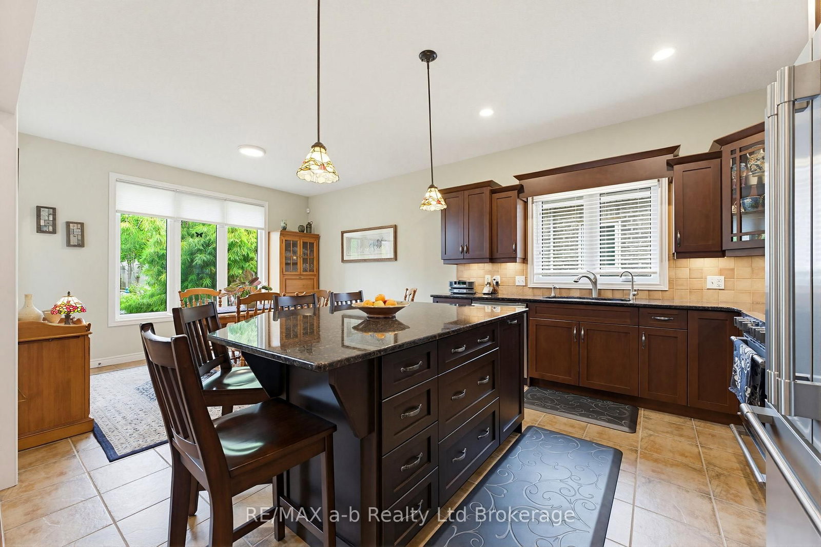 911 Ridgewood Drive • Woodstock, ON photo 9