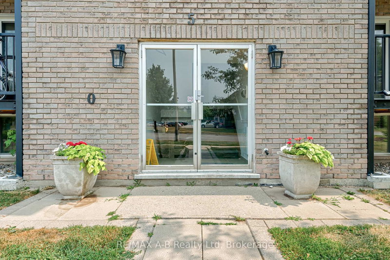 106 - 50 Campbell Court