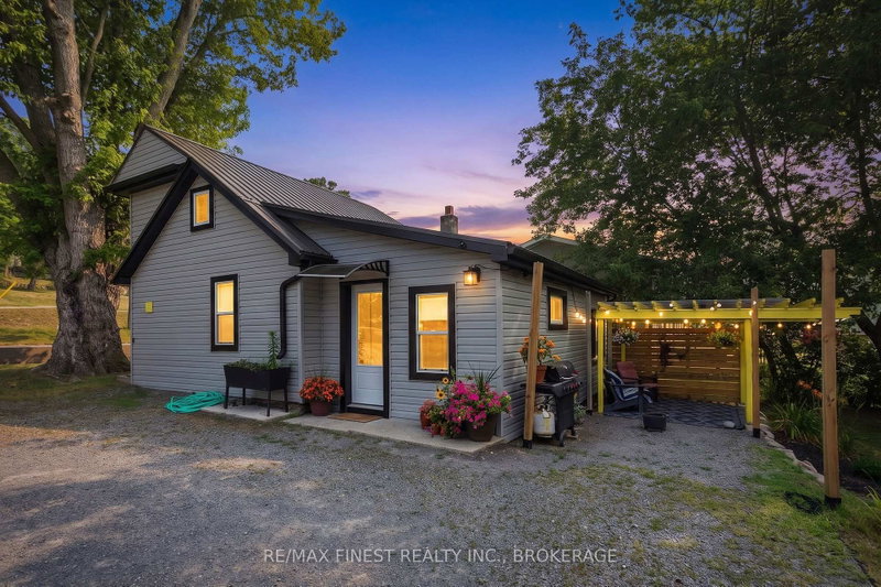home for sale on 414 Dundas Street