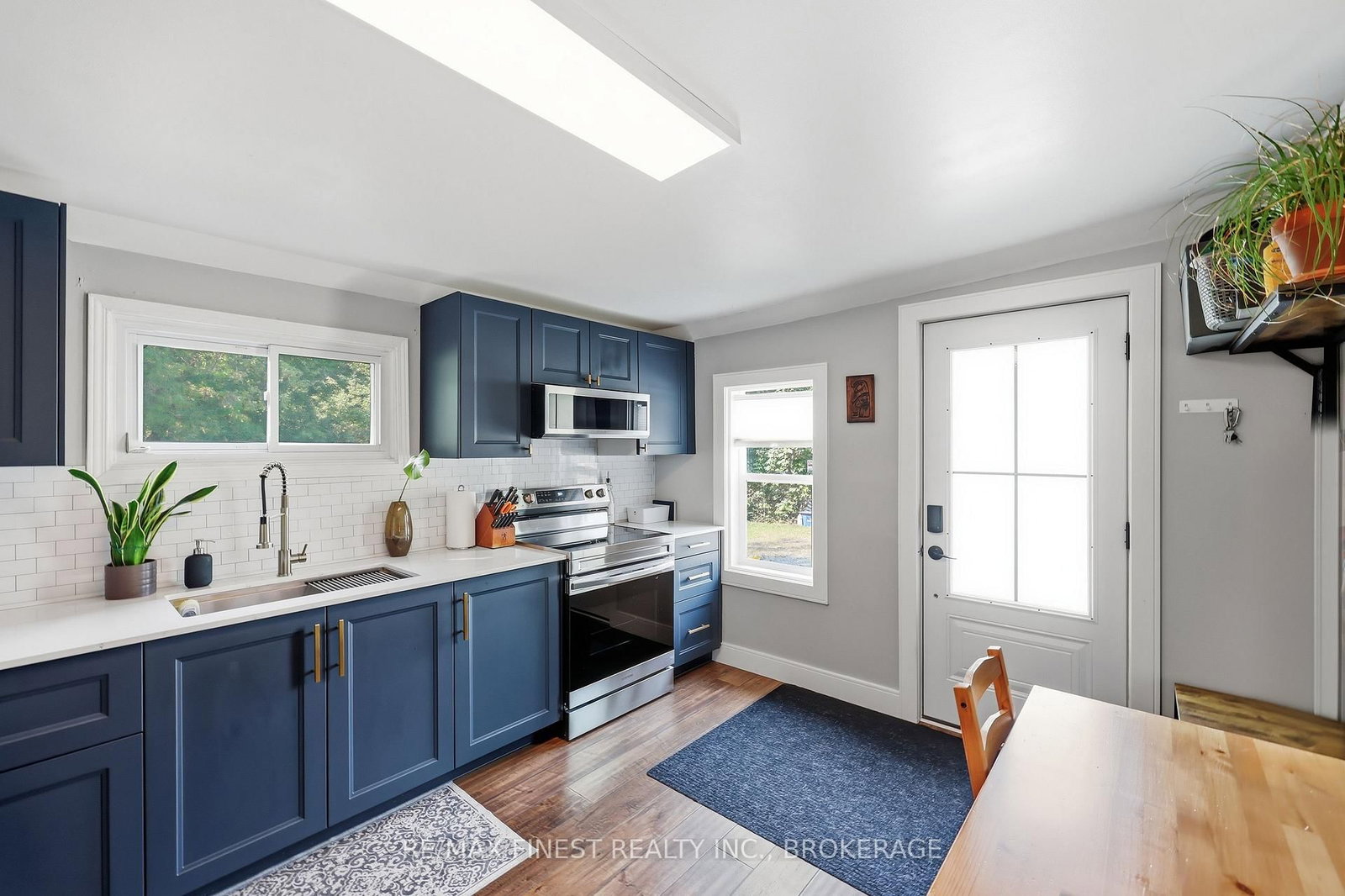 414 Dundas Street • Deseronto, ON photo 12