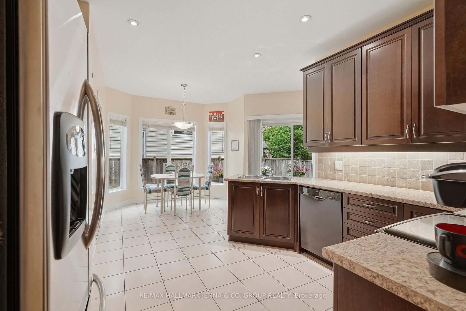 15 Baywood Drive • Ottawa, ON photo 11