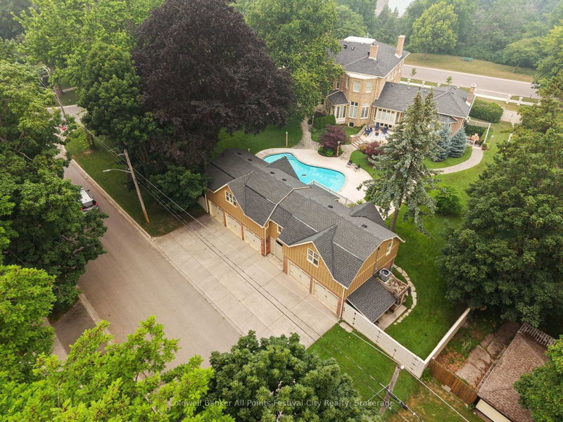 400 - 5 Cobourg Street