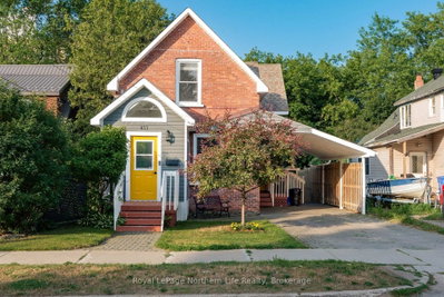 833 McIntyre Street