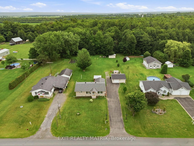 563 Lajeunesse Road