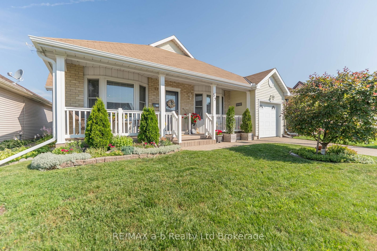 57 Edwin Crescent • Tillsonburg, ON photo 1