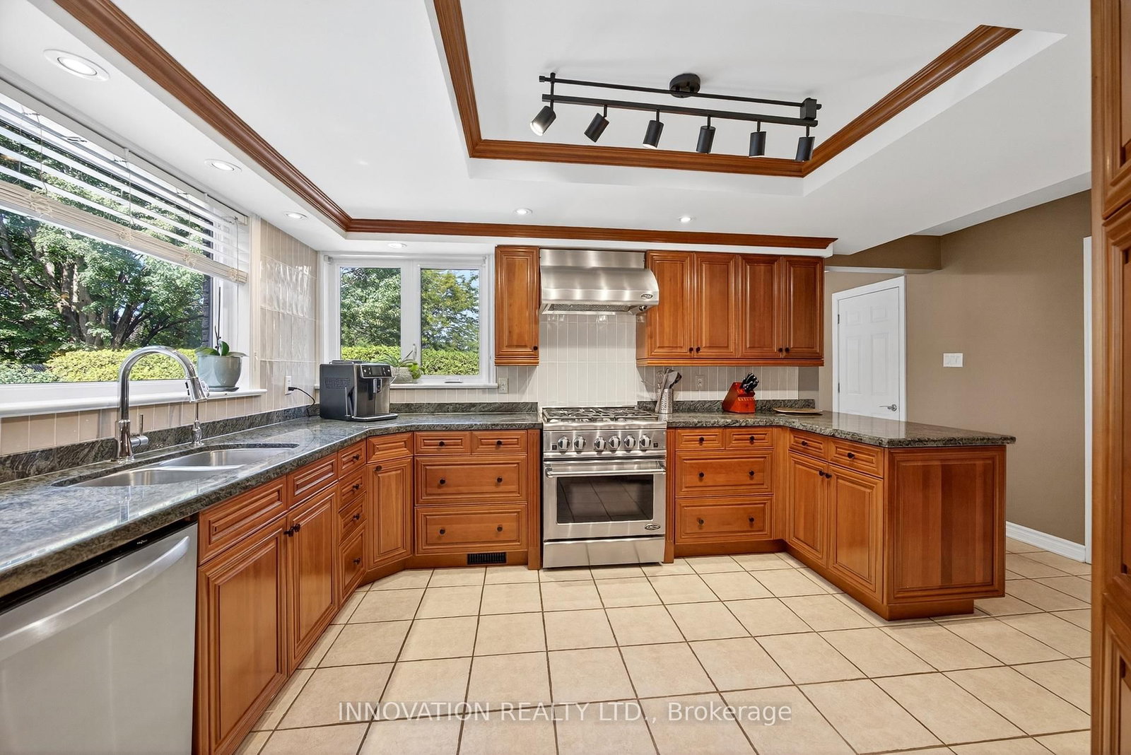 5558 South Island Park Drive • Ottawa, ON photo 17