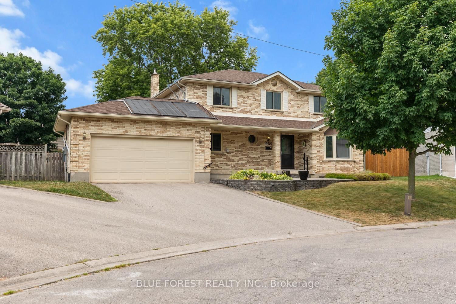 935 Country Club Place, London South