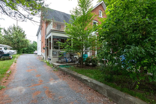 625 King Street W