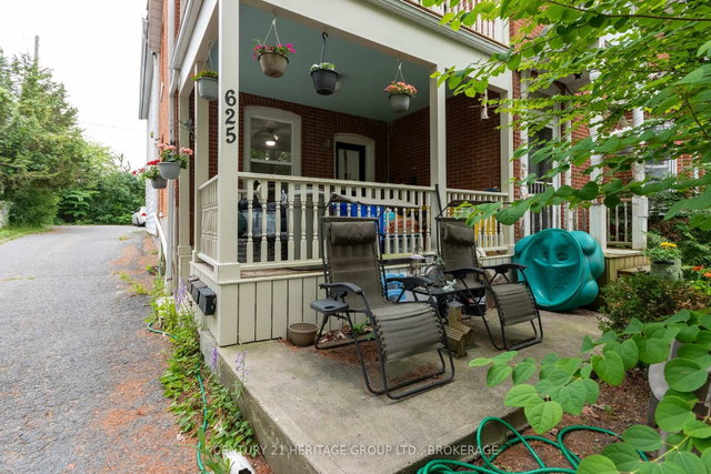625 King Street W