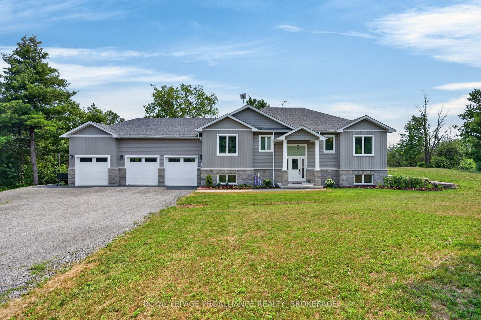 12 Petworth Road • Yarker, ON photo 2