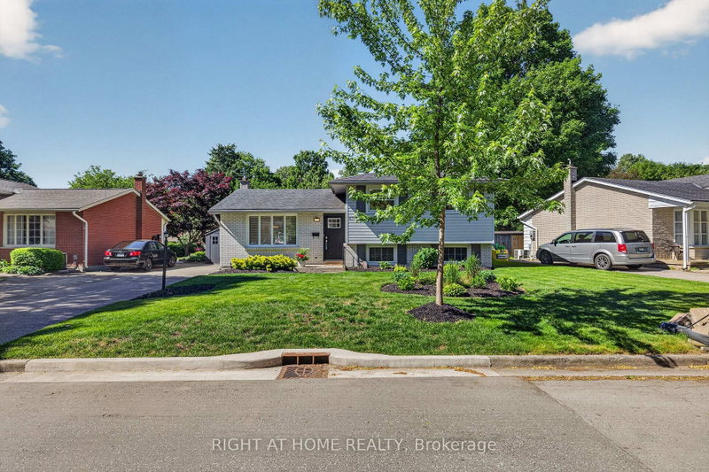 670 Glengyle Crescent